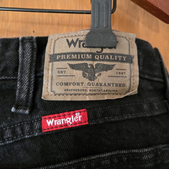 Wrangler Black Relaxed Fit Jeans Classic Style - Picture 4 of 5